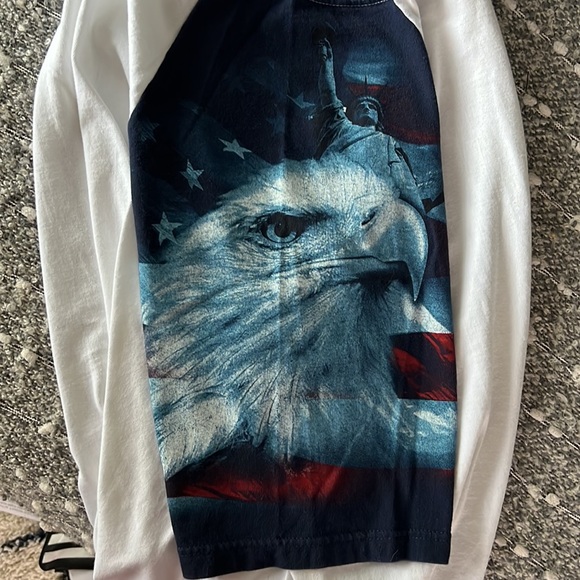 🇺🇸 Patriotic Tee with American Flag and Bald Eagle - Picture 8 of 11
